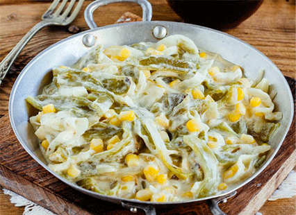 Rajas con crema para taquiza mexicana