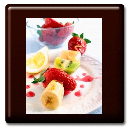 Brochetas de frutas con salsa de mango